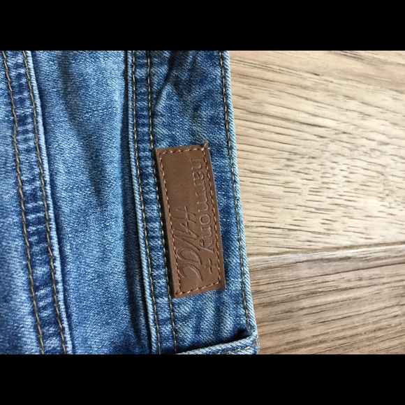 Light wash embroidered jeans - Picture 3 of 6